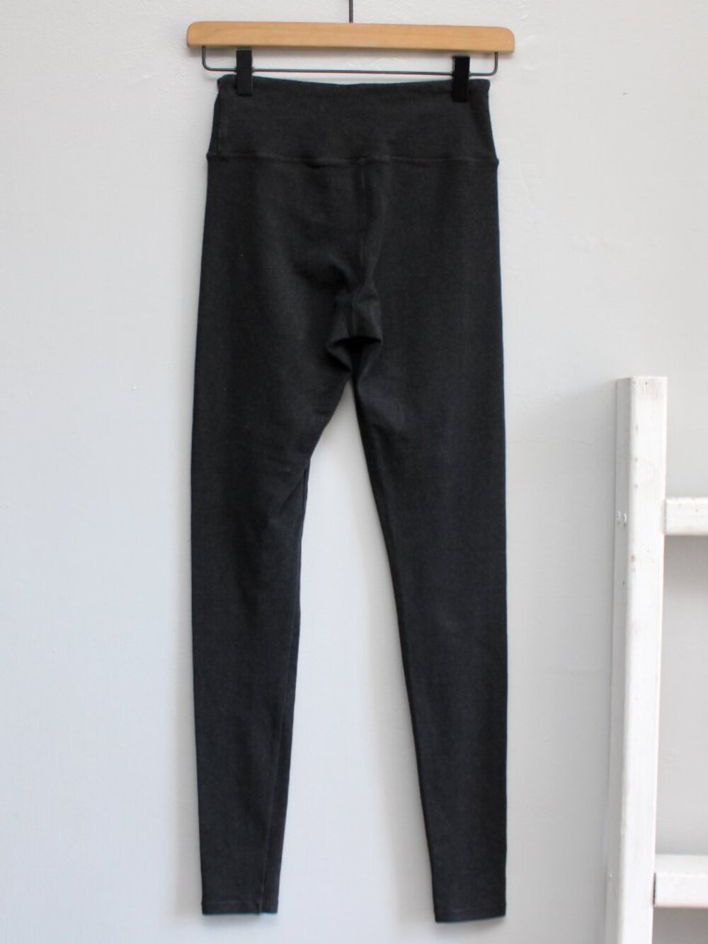 Skims Black Washed Onyx Charcoal Outdoor High-Waisted Banded Leggings Size XS - Picture 3 of 6